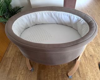 Minicuna SMART con ruedas color café con colchón 