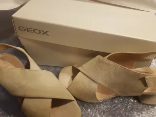 Sandalias Geox Talla 38. Color arena