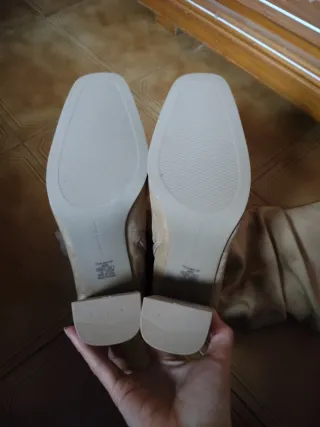 Botas de tacón altas ante beige