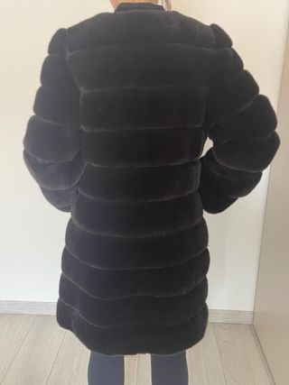 Pelliccia ecologica nera lucida taglia 38/40