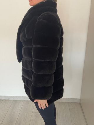 Pelliccia ecologica nera lucida taglia 38/40