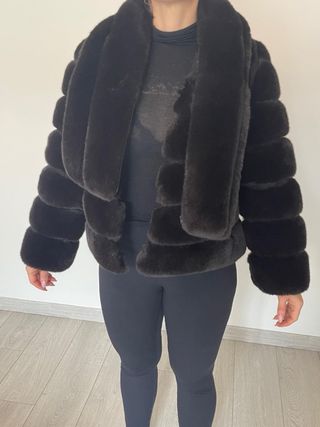 Pelliccia ecologica nera lucida taglia 38/40