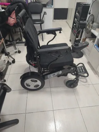 Silla de ruedas Eléctrica Plegable Semi Nueva .
