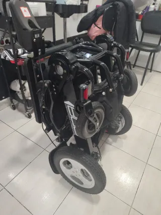 Silla de ruedas Eléctrica Plegable Semi Nueva .
