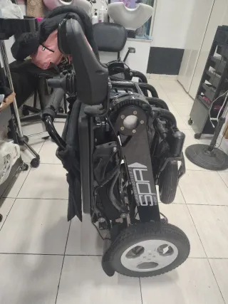 Silla de ruedas Eléctrica Plegable Semi Nueva .