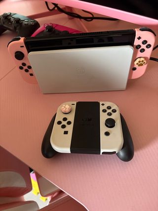 Nintendo Switch OLED + 4 controller