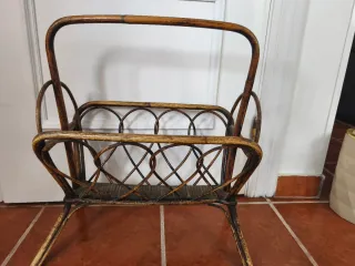 Revistero de bambú y mimbre