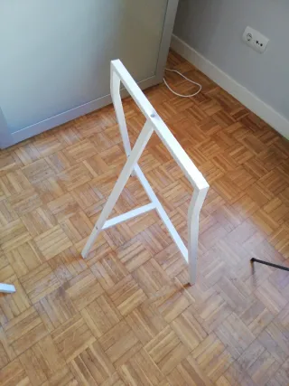 2 caballetes de IKEA Lerberg blancos