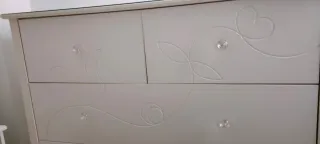 Cómoda de madera blanca grande