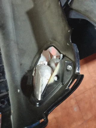 Lateral Derecho con intermitente Negro Piaggio X9