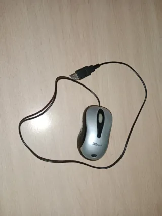 Ratón Trust USB Plata y Negro