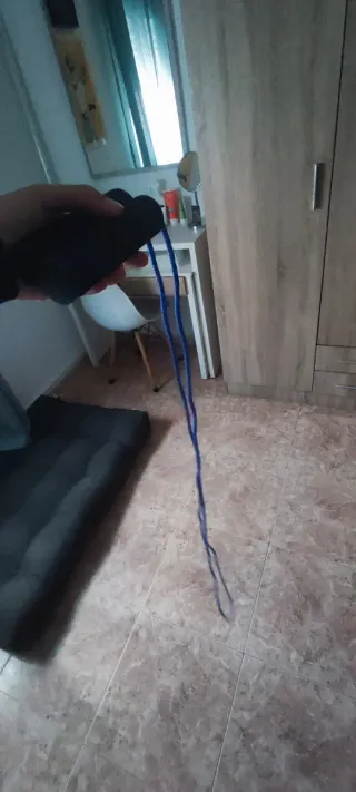 Comba azul con asas negras