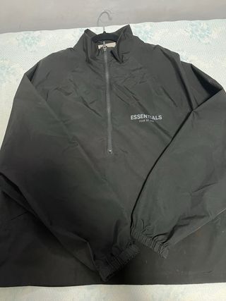 Chaqueta Essentials Negra Media Cremallera