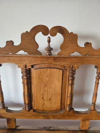 Banca de madera rústica con base de forja