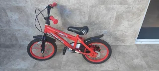 Bicicleta infantil roja