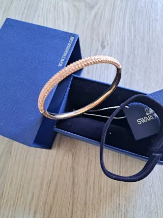 Pulsera Swarovski dorada con cristales