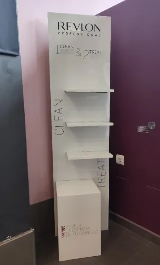 Estantería Revlon Profesional Blanca