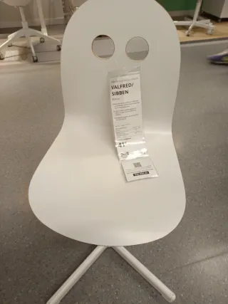 Silla infantil blanca para escritorio