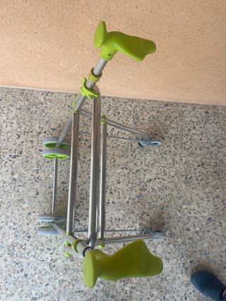 Andador con asiento y ruedas