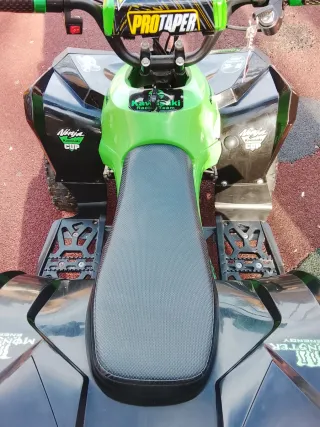 Quad eléctrico infantil para niños de 4 a 8 años