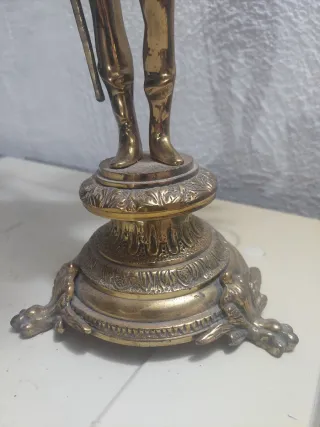 Candelabro de Bronce con Figura