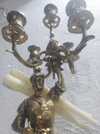 Candelabro de Bronce con Figura