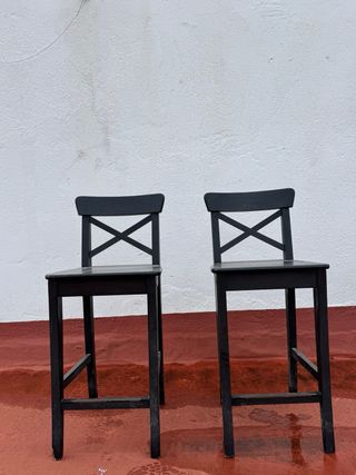 Taburetes altos negros Ikea (2 unidades)