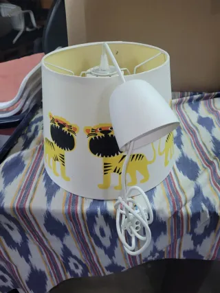 Lámpara infantil tela leones