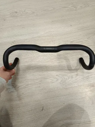 Manillar de bicicleta negro