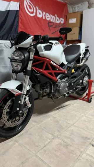 Ducati Monster 796 ABS Blanca y Roja