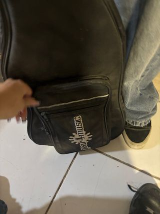 Guitarra Clásica Rosa con funda incluida