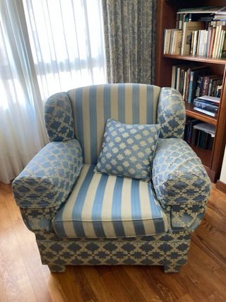 Conjunto de sofás de tela y madera