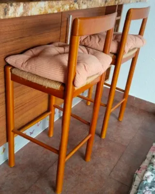 2 Taburetes Altos