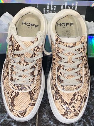 Zapatos de leopardo beige y marrón