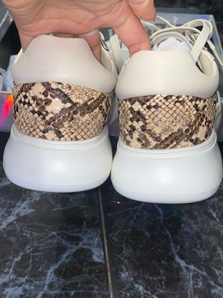 Zapatos de leopardo beige y marrón