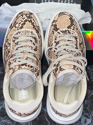 Zapatos de leopardo beige y marrón