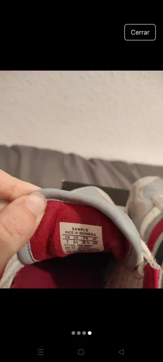 Zapatillas Adidas grises y rojas