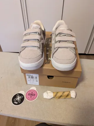 Zapatillas Munich Beige y Plateadas con Brillos