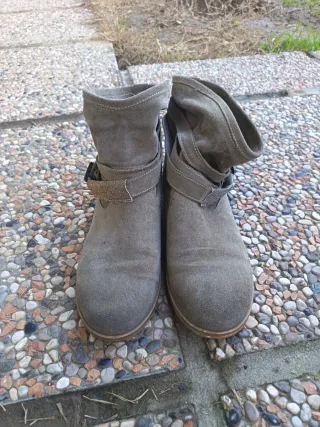 Stivaletti grigi scamosciati