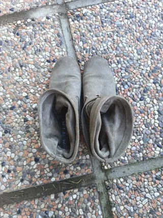 Stivaletti grigi scamosciati