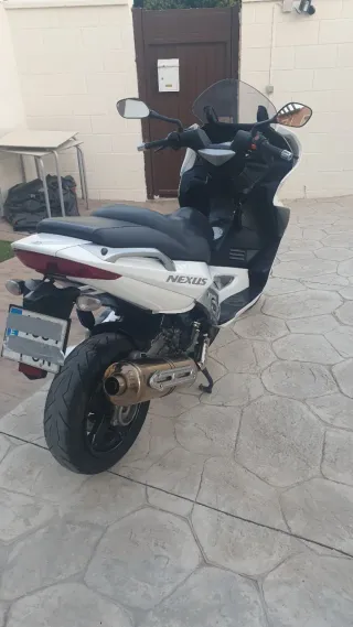 Gilera Nexus 500i Maxiscooter Blanca