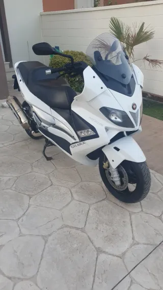 Gilera Nexus 500i Maxiscooter Blanca