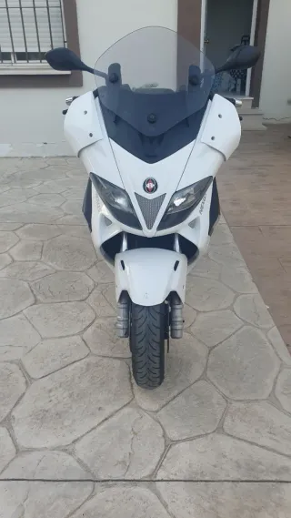 Gilera Nexus 500i Maxiscooter Blanca