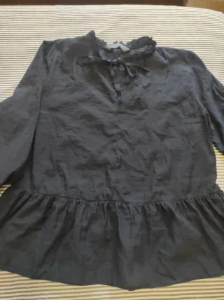 Camisa de mujer azul marino con lazada