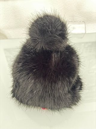 Gorro Zara pelo negro pompón