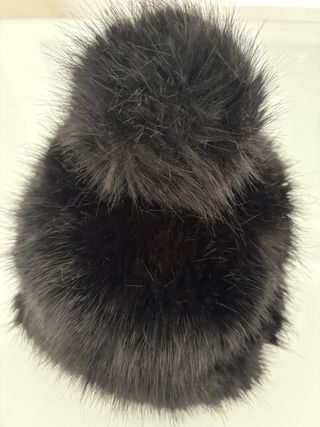 Gorro Zara pelo negro pompón