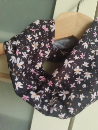 Buff floral negro y rosa