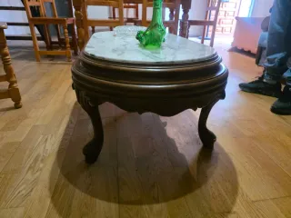 Mesa de centro amarmolado y madera