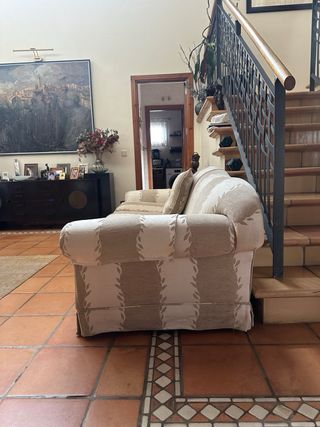 Sofá de 3 plazas beige y blanco