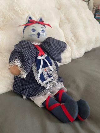 Muñeca Gatita Porcelana Azul y Roja